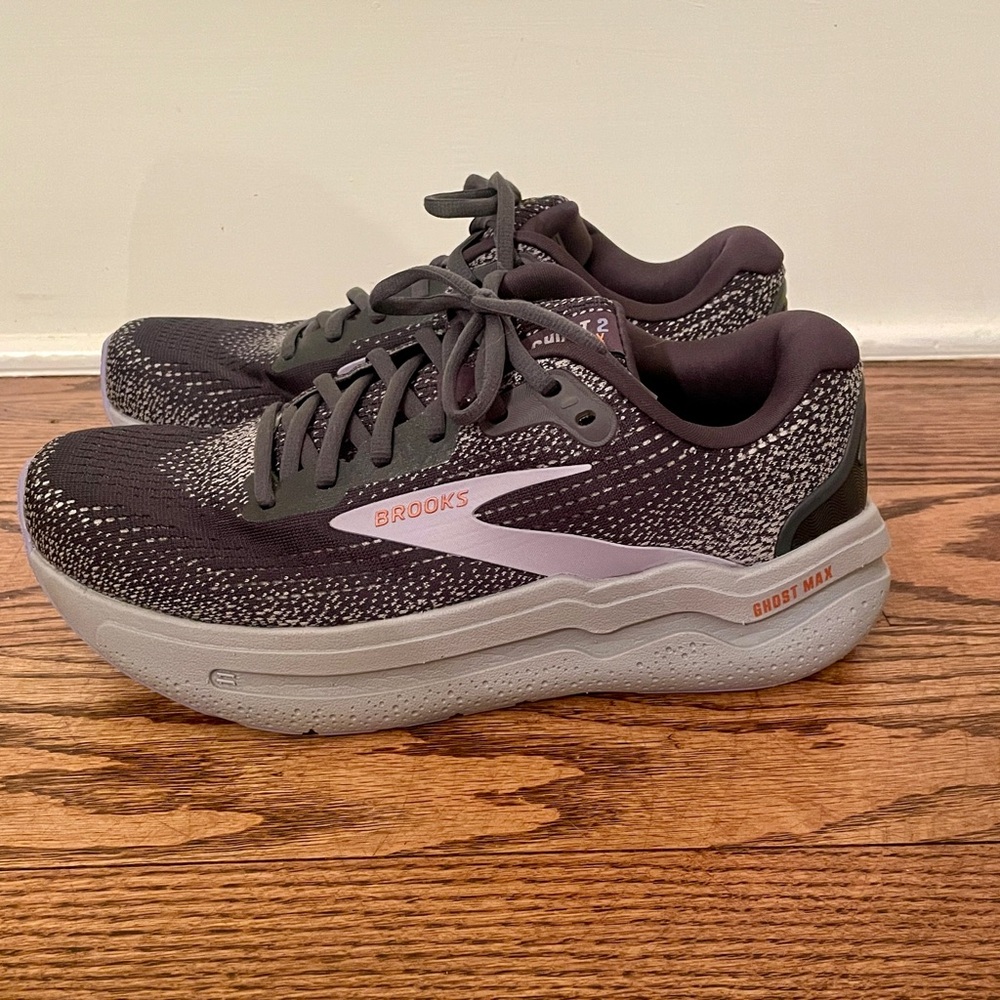 Brooks Women's Ghost Max 2 Size 8 Wide